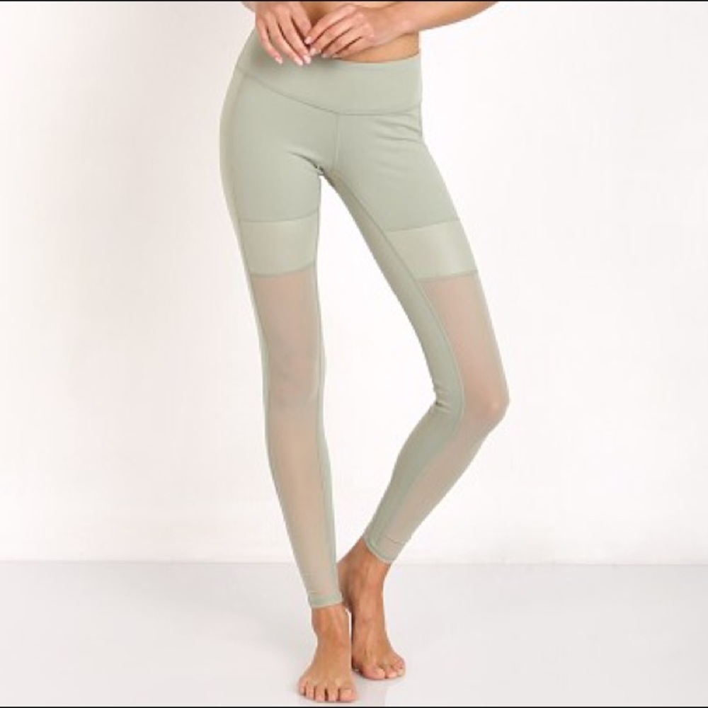 Alo Yoga Lean Legging